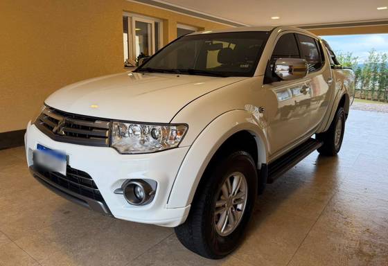 MITSUBISHI L200 TRITON 3.5 HPE 4X4 CD V6 24V FLEX 4P AUTOMÁTICO