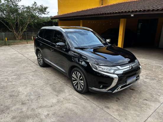 MITSUBISHI-OUTLANDER-2021