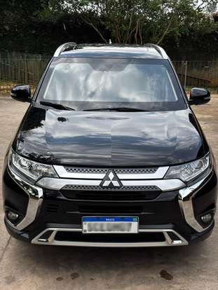 MITSUBISHI-OUTLANDER-2021