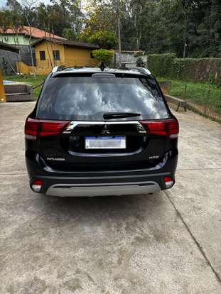MITSUBISHI-OUTLANDER-2021