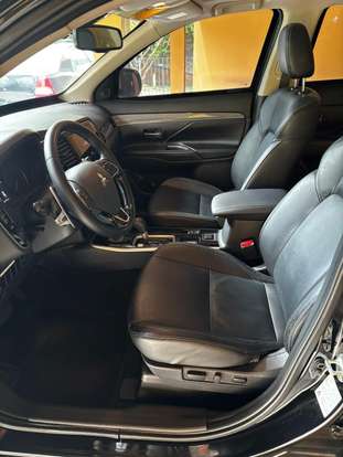 MITSUBISHI-OUTLANDER-2021