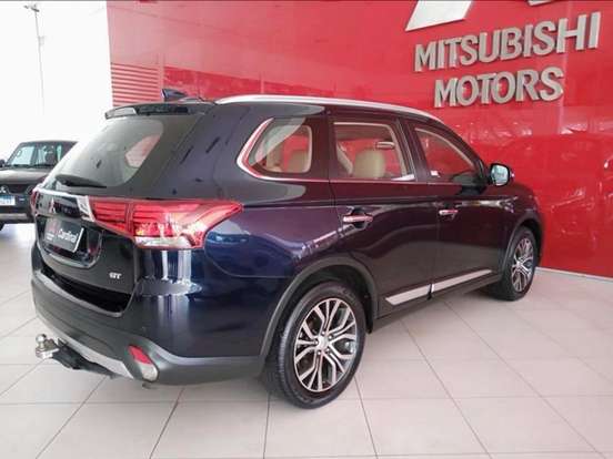 MITSUBISHI-OUTLANDER-3.0 GT 4X4 V6 24V GASOLINA 4P AUTOMÁTICO MITSUBISHI-OUTLANDER-2017