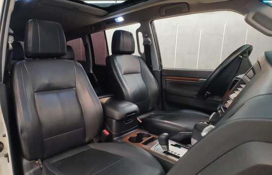 MITSUBISHI-PAJERO-2010
