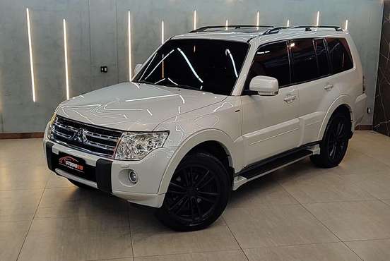 MITSUBISHI-PAJERO-2010