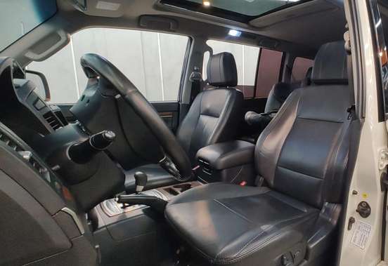 MITSUBISHI-PAJERO-2010