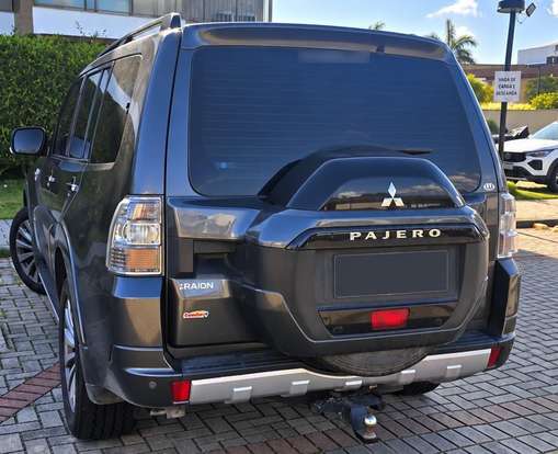 MITSUBISHI-PAJERO-2017