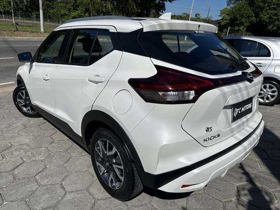 NISSAN-KICKS-2023