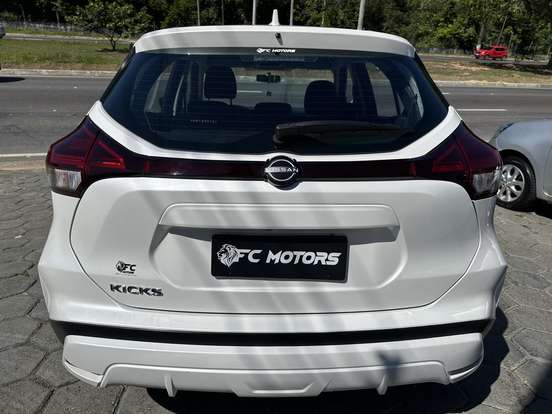 NISSAN-KICKS-2023