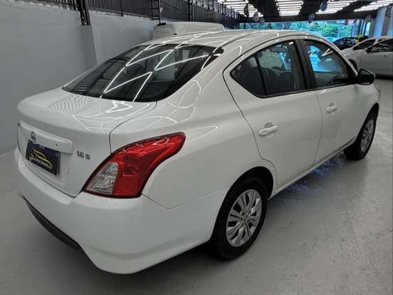 NISSAN-VERSA-2018