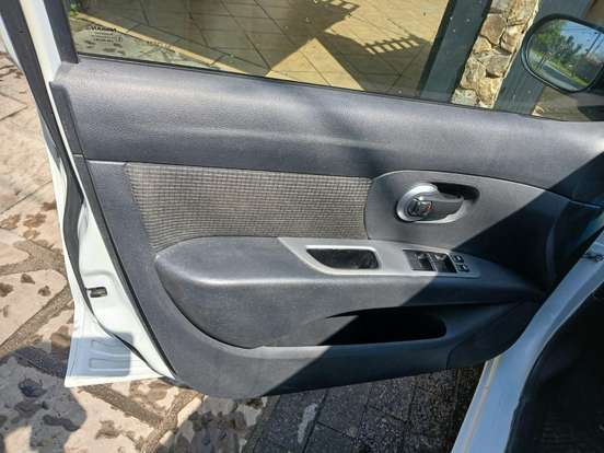 NISSAN-LIVINA-1.8 S 16V FLEX 4P AUTOMÁTICO NISSAN-LIVINA-2012