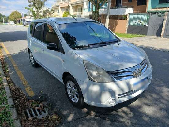 NISSAN-LIVINA-2012