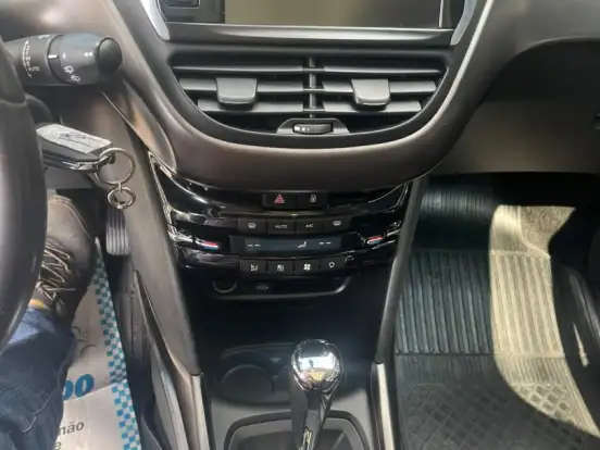 PEUGEOT-2008-1.6 16V FLEX GRIFFE 4P AUTOMÁTICO PEUGEOT-2008-2015