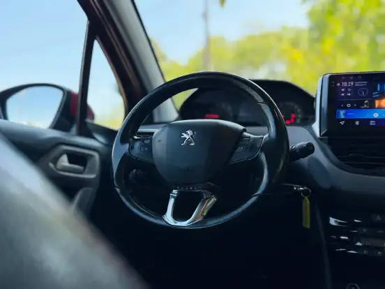 PEUGEOT-208-2017