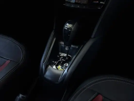 PEUGEOT-208-2017
