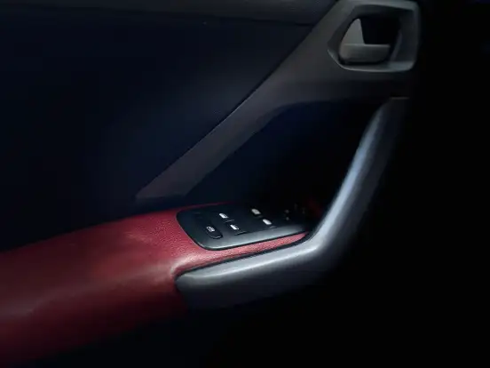 PEUGEOT-208-2017