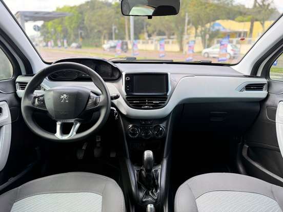 PEUGEOT-208-2015