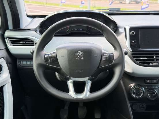 PEUGEOT-208-2015
