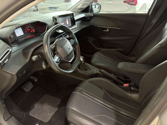 PEUGEOT-208-2021