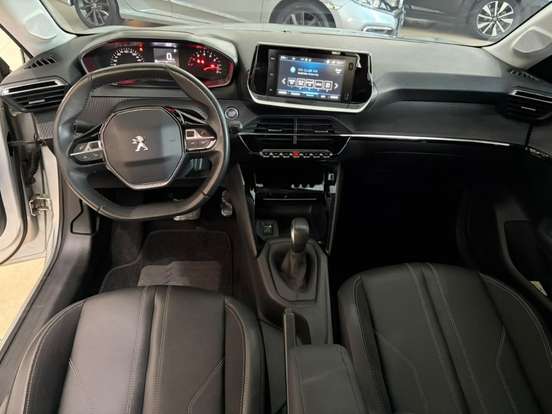 PEUGEOT-208-2021