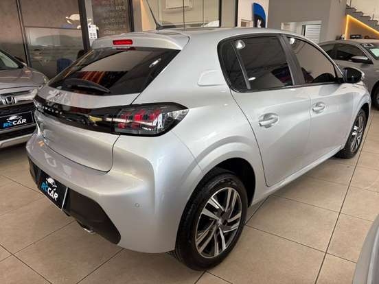 PEUGEOT-208-2021