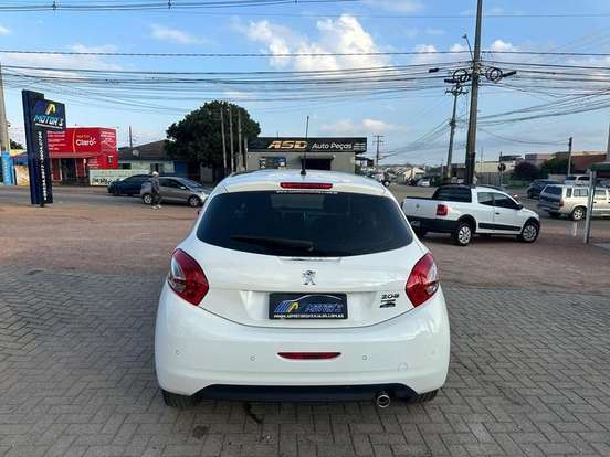 PEUGEOT-208-2015