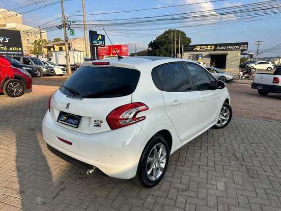 PEUGEOT-208-2015