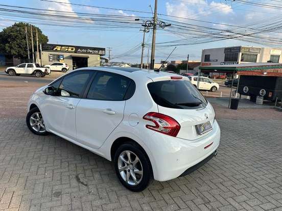 PEUGEOT-208-2015