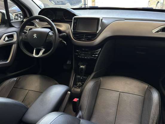 PEUGEOT-208-2016