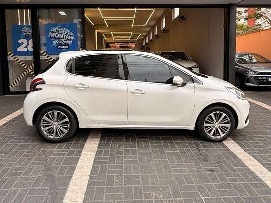PEUGEOT-208-2017