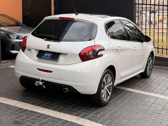 PEUGEOT-208-2017