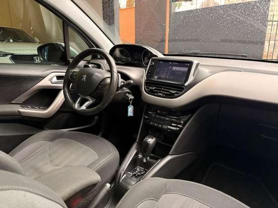PEUGEOT-208-2017