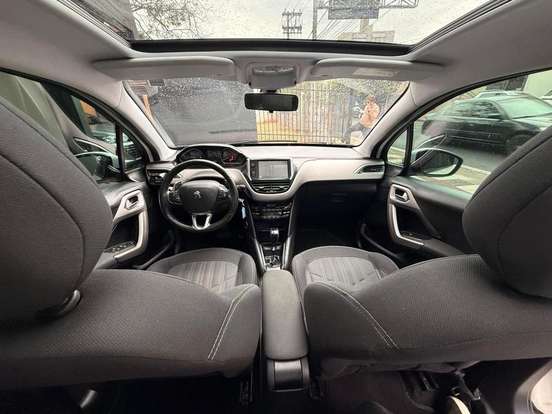 PEUGEOT-208-2017