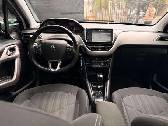 PEUGEOT-208-1.6 GRIFFE 16V FLEX 4P AUTOMÁTICO PEUGEOT-208-2017