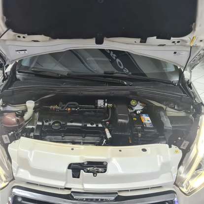 PEUGEOT-208-2015