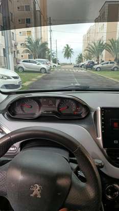 PEUGEOT-208-2013