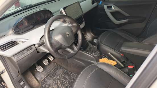 PEUGEOT-208-2013