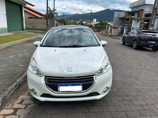 PEUGEOT-208-2014