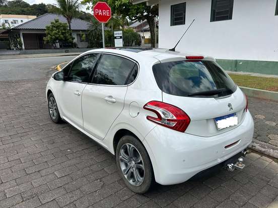 PEUGEOT-208-2014