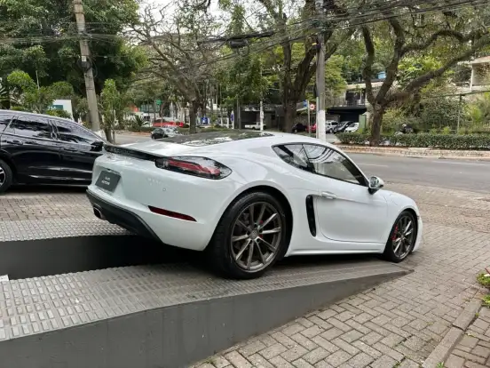 PORSCHE-718-2020