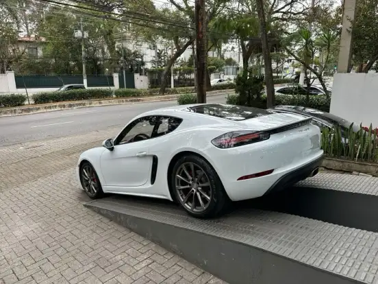 PORSCHE-718-2020