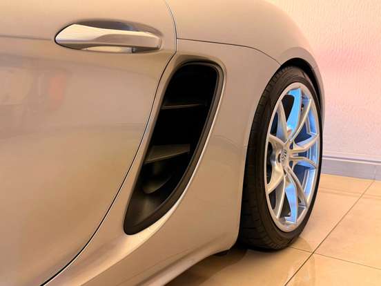 PORSCHE-718-2023