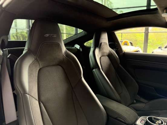 PORSCHE-911-2025