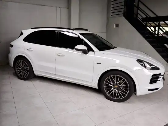 PORSCHE-CAYENNE-2019