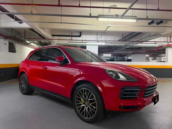 PORSCHE-CAYENNE-2022