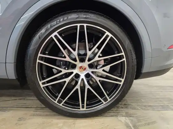 PORSCHE-CAYENNE-2025