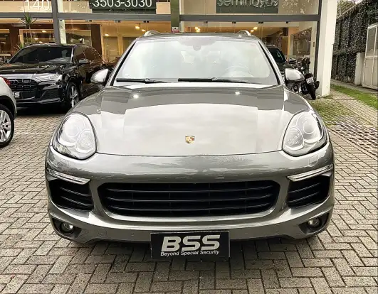 PORSCHE-CAYENNE-2015