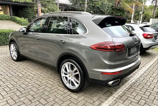 PORSCHE-CAYENNE-2015