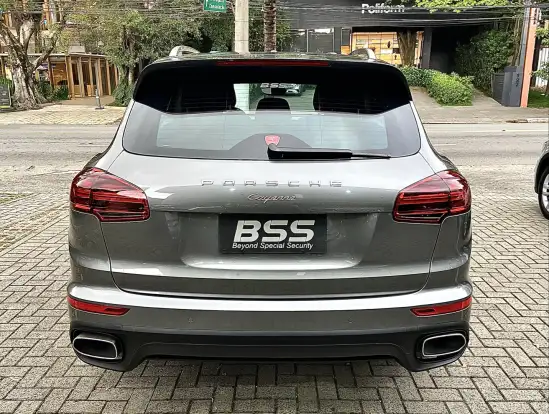 PORSCHE-CAYENNE-2015