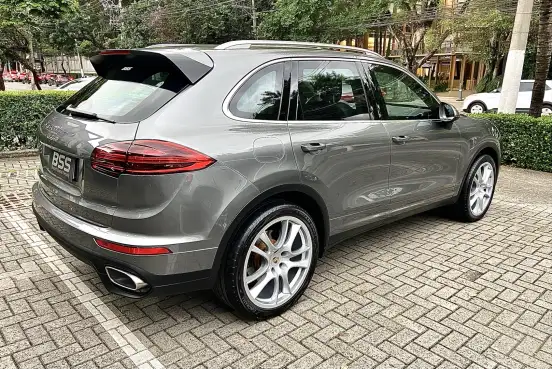 PORSCHE-CAYENNE-2015