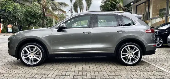 PORSCHE-CAYENNE-2015